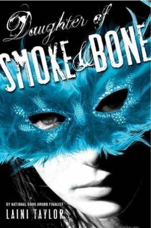 Обложка книги «Дочь тумана и костей» — Лэйни Тейлор