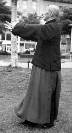 Обложка книги «Центральная ось пути кулака (Ицюань, Yiquan)» — Ван Сянчжай